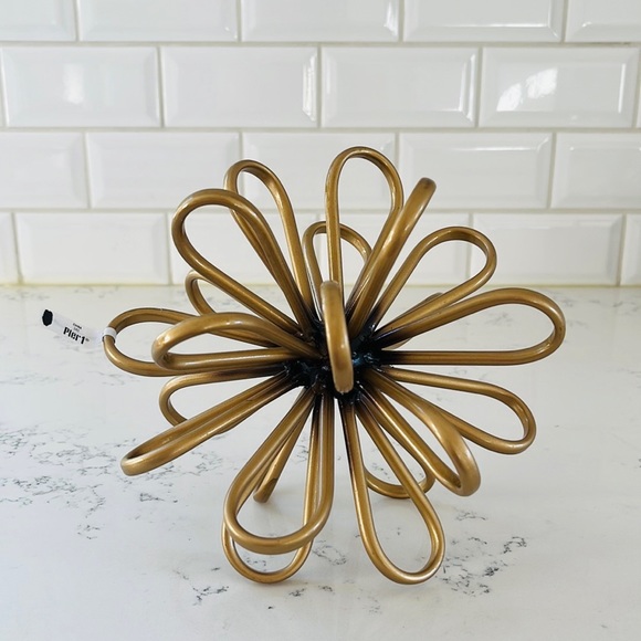 Pier 1 Gold Metal Large Loop Figurine - Picture 3 of 10